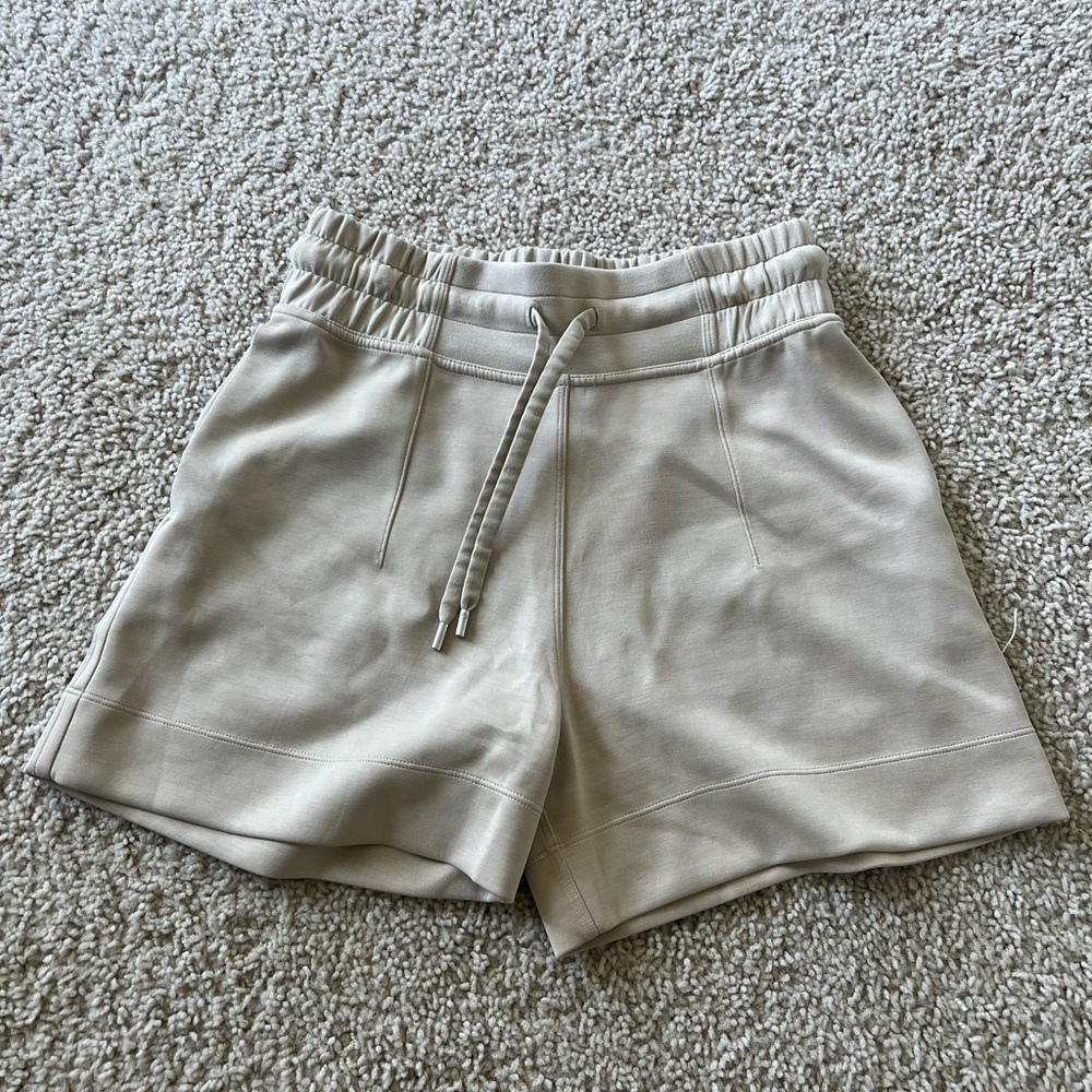 Lulu Lemon scuba shorts 4” length.